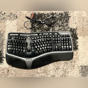 Microsoft 4000 Version 1.0 Natural Ergonomic Keyboard USB KU-0462 Tested Works